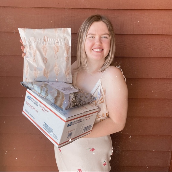 Welcome To My Closet 🛒 - Picture 2 of 7